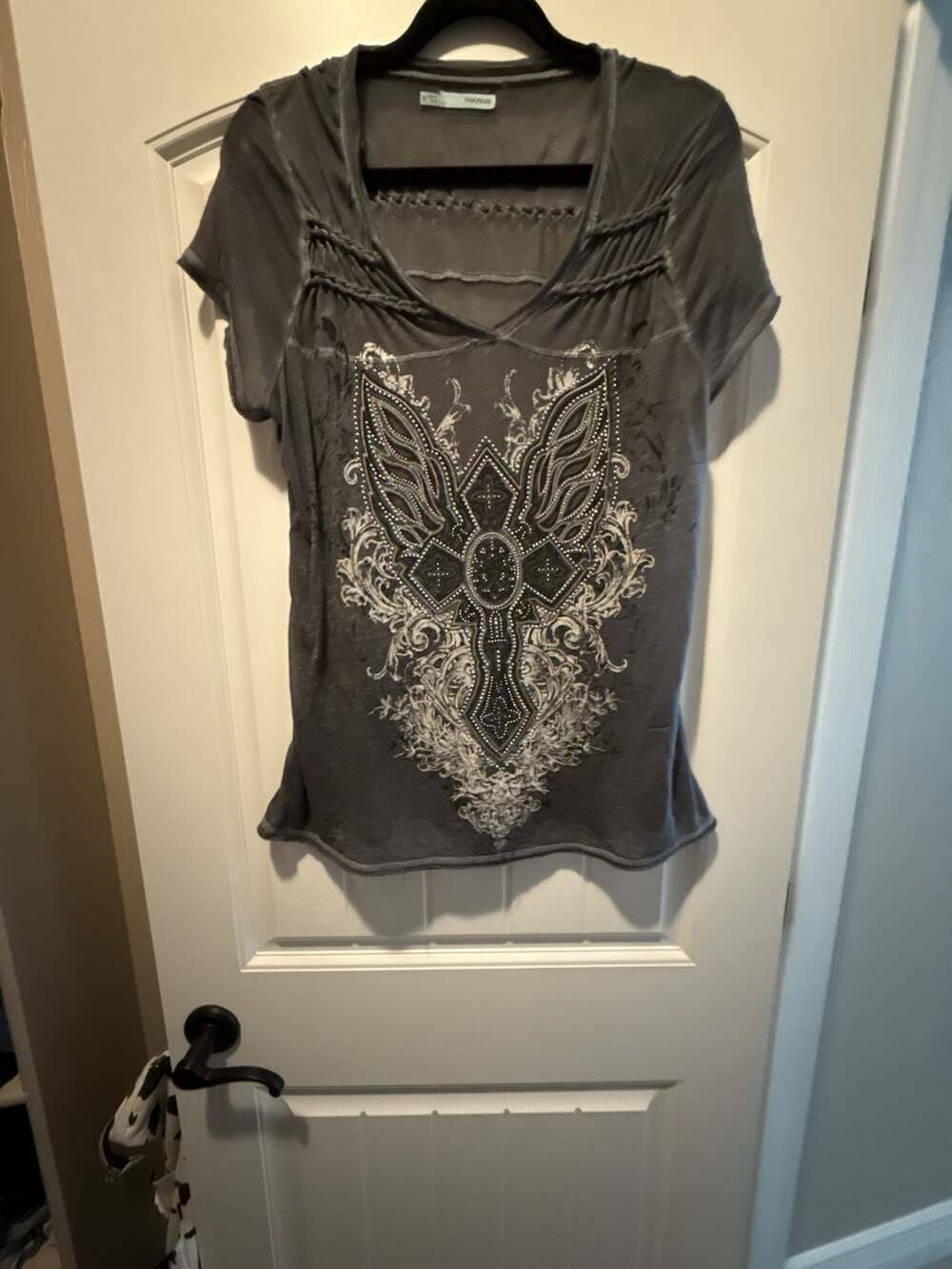 Maurices Graphic T-Shirt Size XXL Gray Winged Cross Rhinestone Embellished